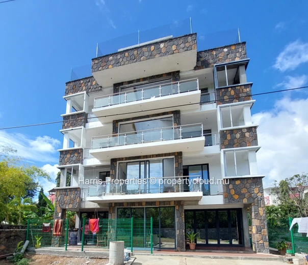 Two newly built duplexes available for rent in Pereybere
