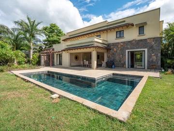 5 Bedroom Villa