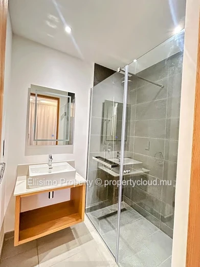 À Louer – Élégant Penthouse 3 Chambres à Péreybère