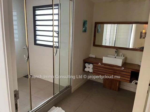 Appartement de 2 chambres en vente aux etrangers (Trou aux biches 50M de la plage) 