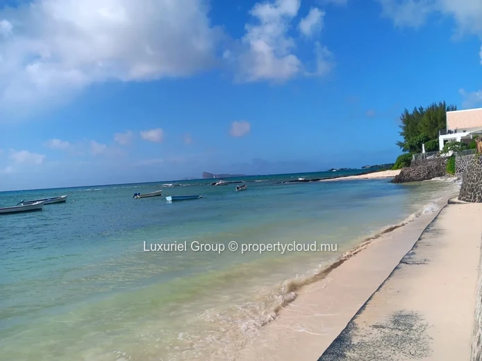 Villa de luxe pieds dans l’eau à Pointe aux Canonniers
