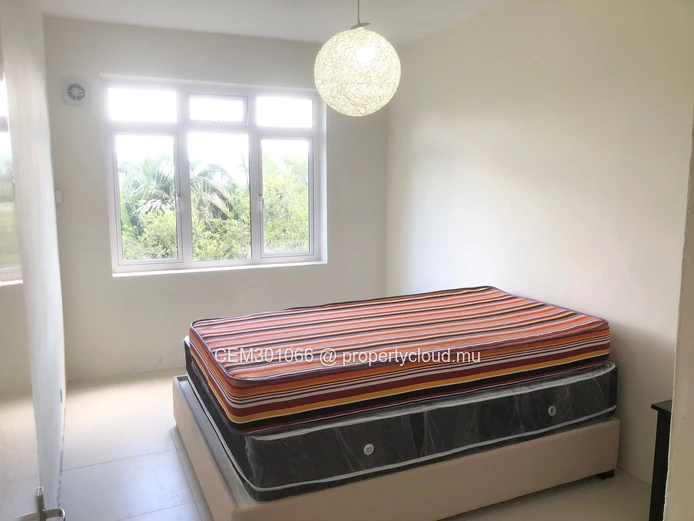 Appartement 3 chambres entièrement rénové avec balcon à louer à Floreal - À 7 minutes à pied de la station de métro  