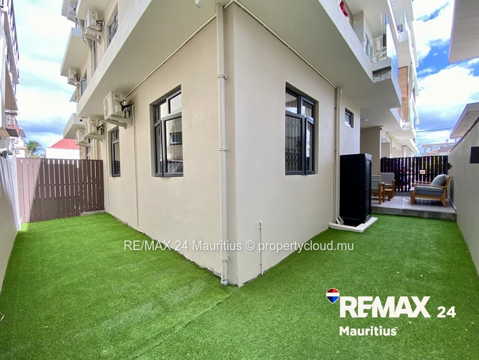 New Ground Floor Apartment Short Walk from the Beach