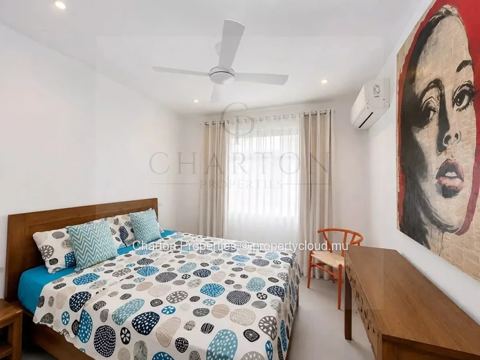 Two-bedroom apartment with shared pool near Peyrebère beaches