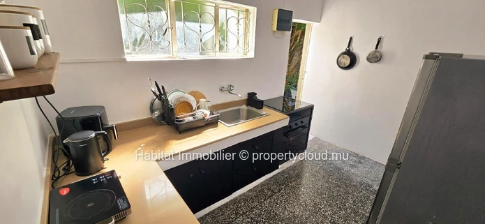 A louer : Charmante maison meublée et équipée de 105 m² sur un terrain de 100 toises à Roches Brunes
