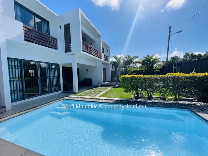 Villa Exquise Meublée avec Piscine Privée à Calodyne