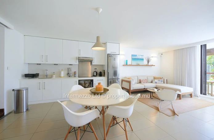 Appartement R+2 Trou aux Biches / Mont Choisy — 1 chambre, 70m², piscine, plage à pied, meublé & équipé