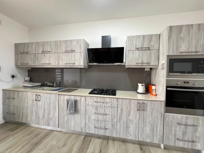 For Rent - 3-Bedroom Apartment - Albion