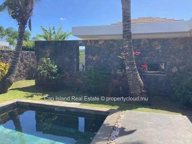 Grand Baie – Élégante villa de 4 ch avec piscine en roche volcanique