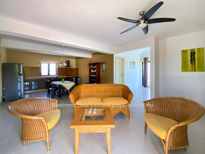 Appartement meublé de 3 chambres avec terrasse à louer à Grand Gaube, île Maurice