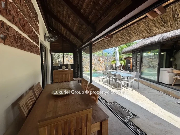 Balinese-Style Charming Villa – Private Pool and Tropical Setting