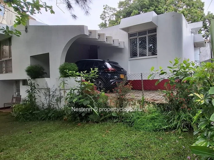 Commercial property with residential potential 