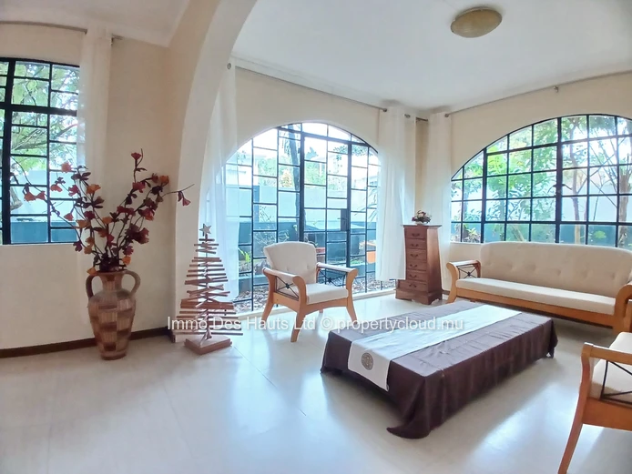 Maison de 5 chambres meublé en location long terme Curepipe 