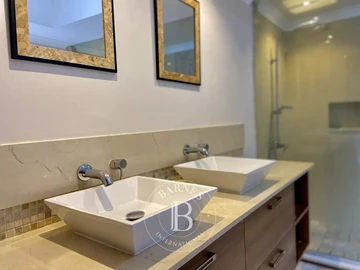 6 Bedroom Villa