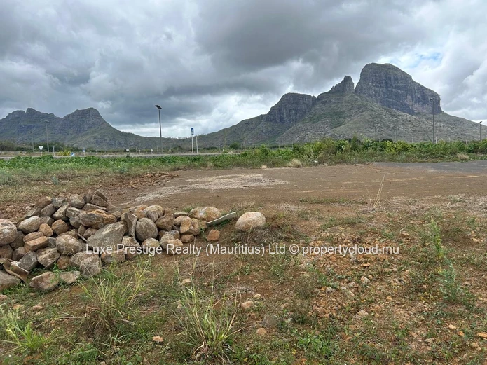 Terrain résidentiel premium à vendre à Quatre Bornes | Lotissement Pierfonds | Résidence sécurisée avec espaces verts...