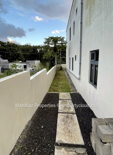 Modern 1-Bedroom Apartment for Rent in Moka, Mauritius 
