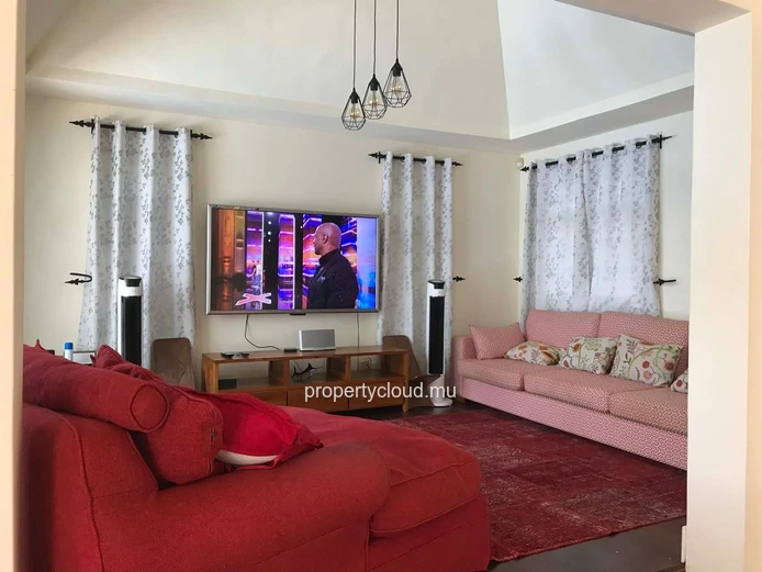 MELVILLE - Exceptional villa for rent with 4 bedrooms. – A haven of peace just steps from the beach