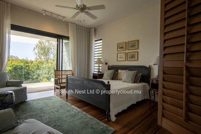 Modern triplex villa with 4 bedrooms