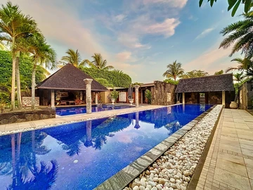 6 Bedroom House