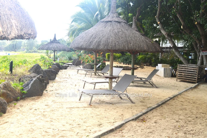 This gated residence gives both the opportunity of living by the river and by the sea…