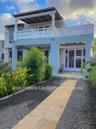 Maison à vendre - Rivière du Rempart | 7 500 000 Rs | Terrain de 7 perches