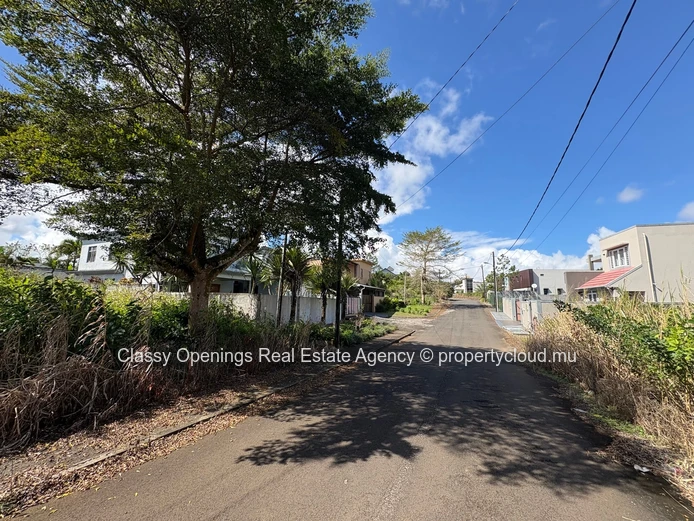 529 m² Hermitage Plot — Paved Road, Near Schools & Shops