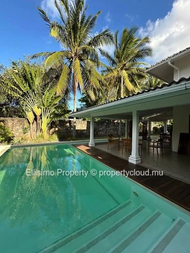 Villa 4 chambres à louer à Pointe aux Canonniers – 3 000 € / mois