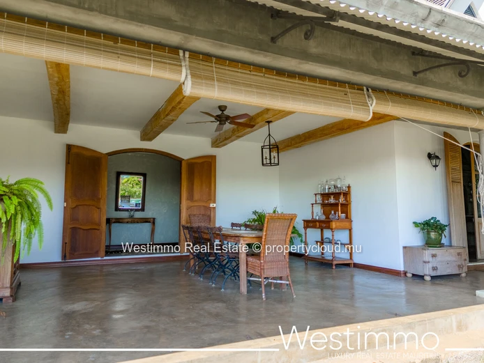 Villa de style colonial avec vue mer à vendre à Tamarin