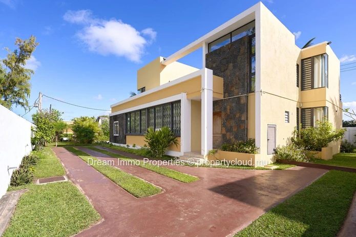 Top Investor Deal! 3 Villas With Sea View & Beachfront In Belle Mare – Mauritius