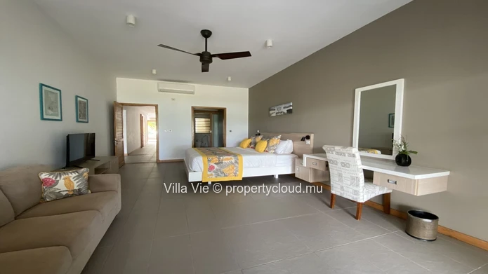 Poste Lafayette - Beachfront modern 3-bedroom ensuite duplex with swimming pool