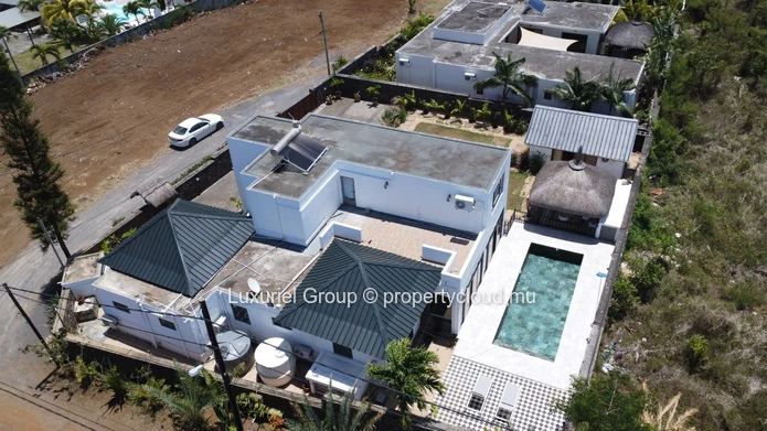 Belle propriété de prestige sur grand terrain a vendre à Grand Baie