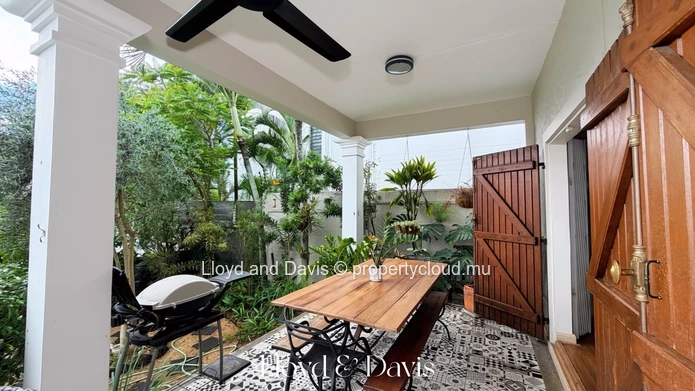 Charming Tropical Artist's Villa Available for Rent