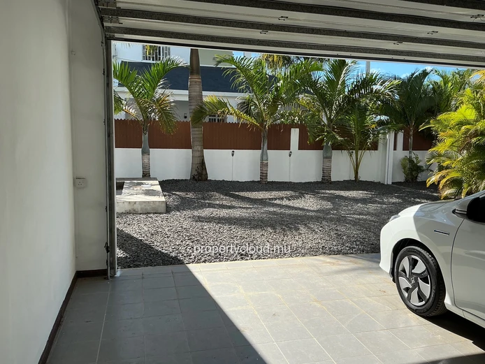 FOR RENT – Elegant 5-Bedroom Family Villa in Pereybère