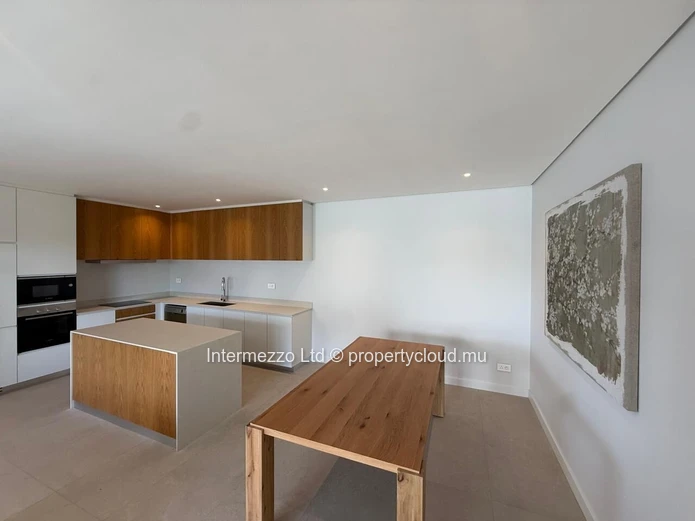 Brand-New 3-Bedroom Apartment for Rent in Pereybere – Walk to Beach