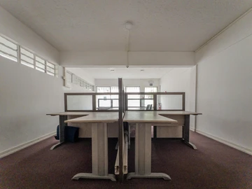 Spacious office space of 190 m² on the ground-floor office in central Quatre Bornes – Ideal for businesses