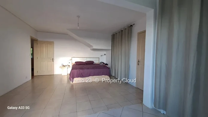 House / Villa - 5 bedrooms - Eb00e8ne - Ref. MA99468VE