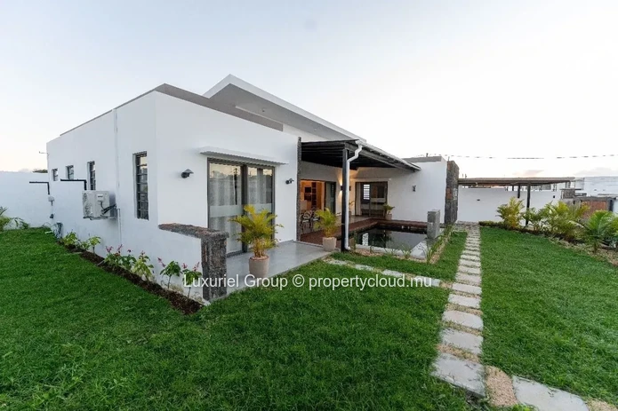 3-Bedroom Villa With Pool, Terrace, And Private Garden