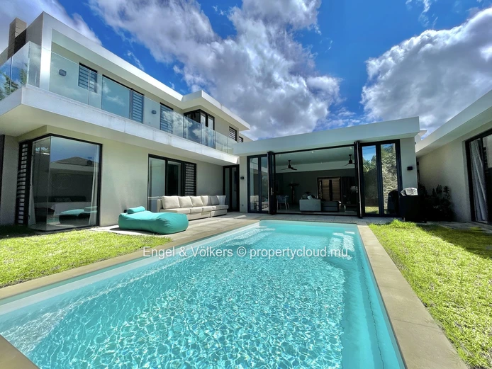 Luxurious Four Bedroom Villa