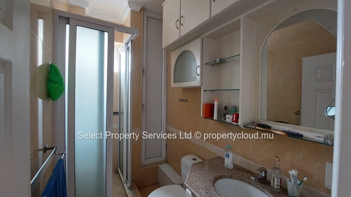 Appartement de 3 chambres à vendre à Vieux Quatre Bornes à Rs
