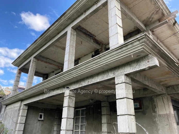 Maison à vendre sur un terrain de 4 perches a Port Louis
