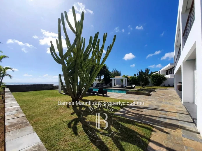 POINTE AUX CANONNIERS - Luxurious beachfront villa - 4 bedrooms