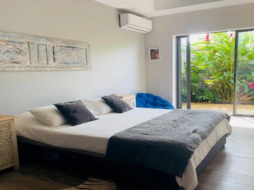 6 Bedroom Villa