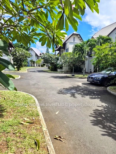 For Sale – Spacious Duplex Apartment in Grand Baie – MUR 12M
