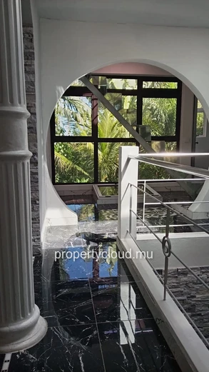 Duplex d’exception 120 m² avec jardin paysager de 170 m² à The Vale– Bien rare et atypique