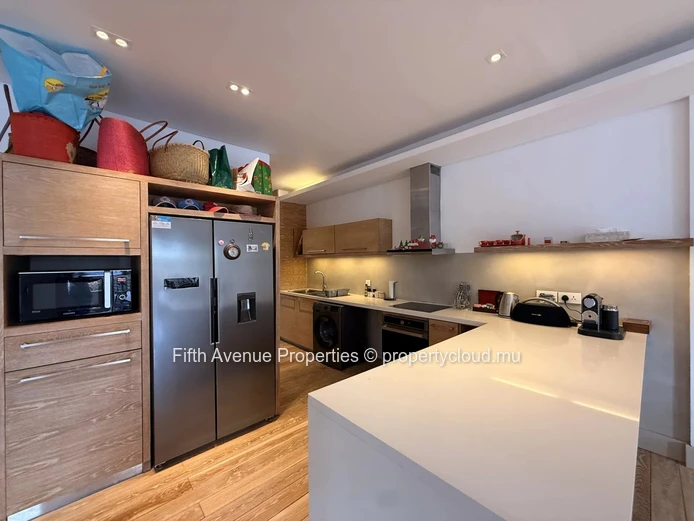 Élégant duplex en bord de canal avec piscine privée et point d'amarrage, La Balise Marina