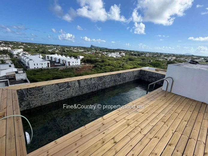 For Sale – Penthouse with Private Pool & Rooftop