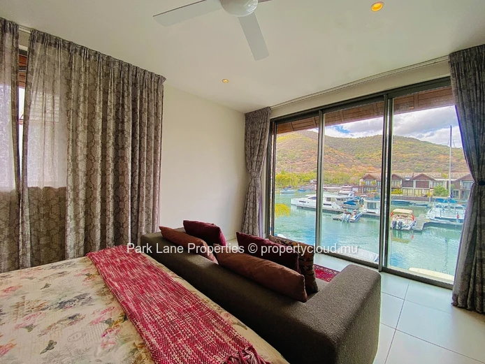 Spacieuse villa de 5 chambres avec vue imprenable sur la marina !!!