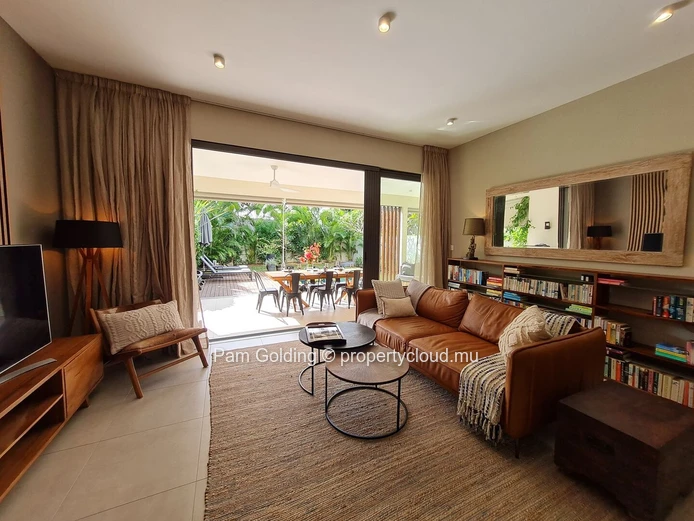 Appartement de 2 chambres en rez-de-jardin à vendre à Pointe aux Canonniers, Île Maurice | Jardin, piscine et plage à... (Mandat exclusif)