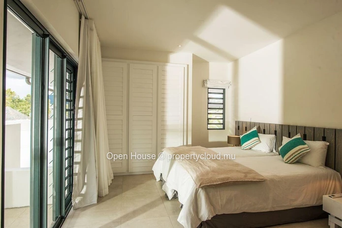 VILLA PDS à vendre, RIVIERE NOIRE, 248m², terrain 688m², 4 chambres, piscine privée, options web, accessible aux étra...
