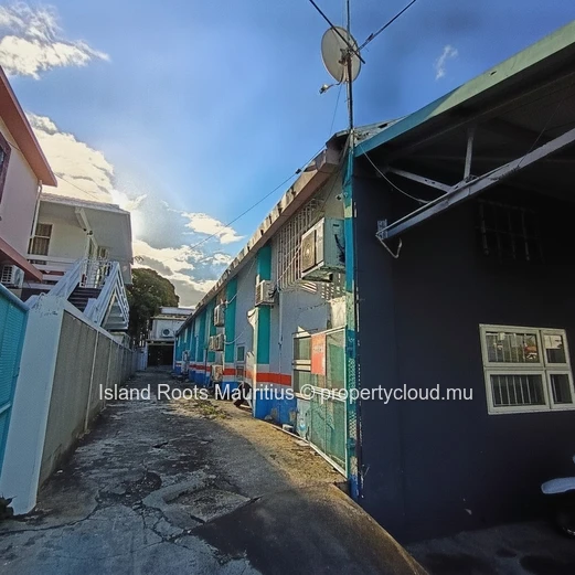 Strategic location - Industrial warehouse for rent in Cassis.